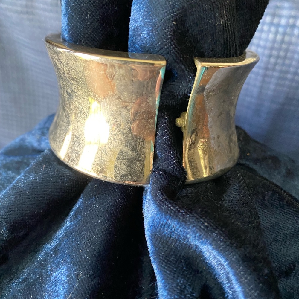 Wide Vintage Silver-tone Button Clasp Bracelet
